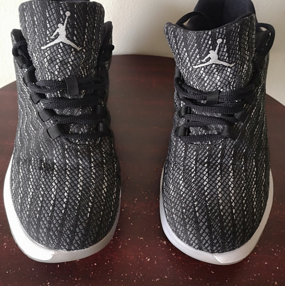 AIR JORDAN B.FLY
